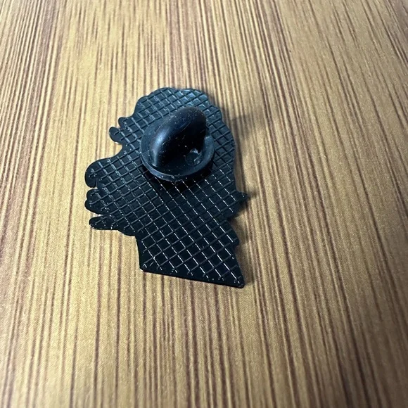 Stranger Things Enamel Pin - El - Picture 2 of 2